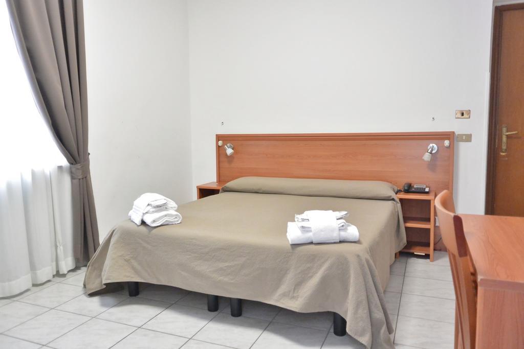 Hotel Trentina Milan Bagian luar foto