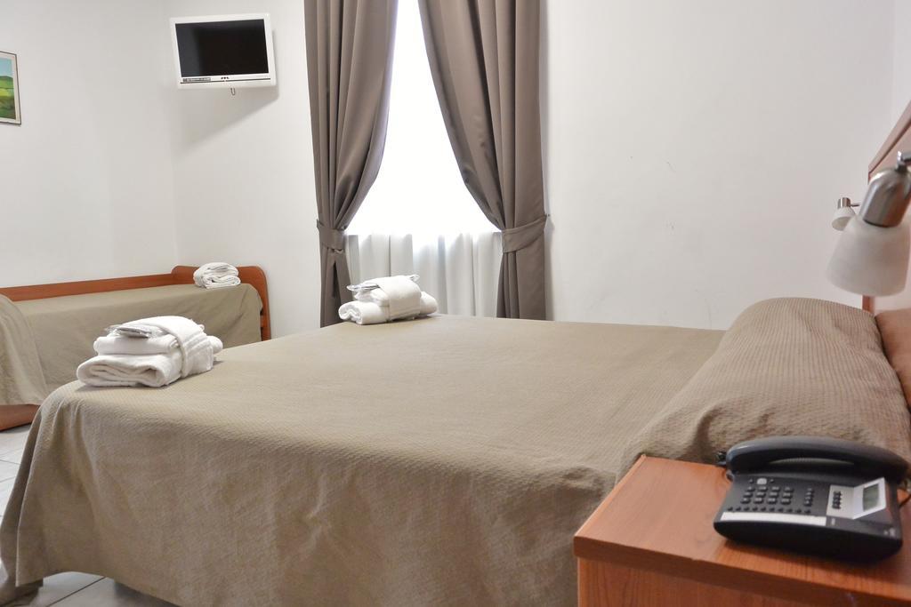 Hotel Trentina Milan Bagian luar foto