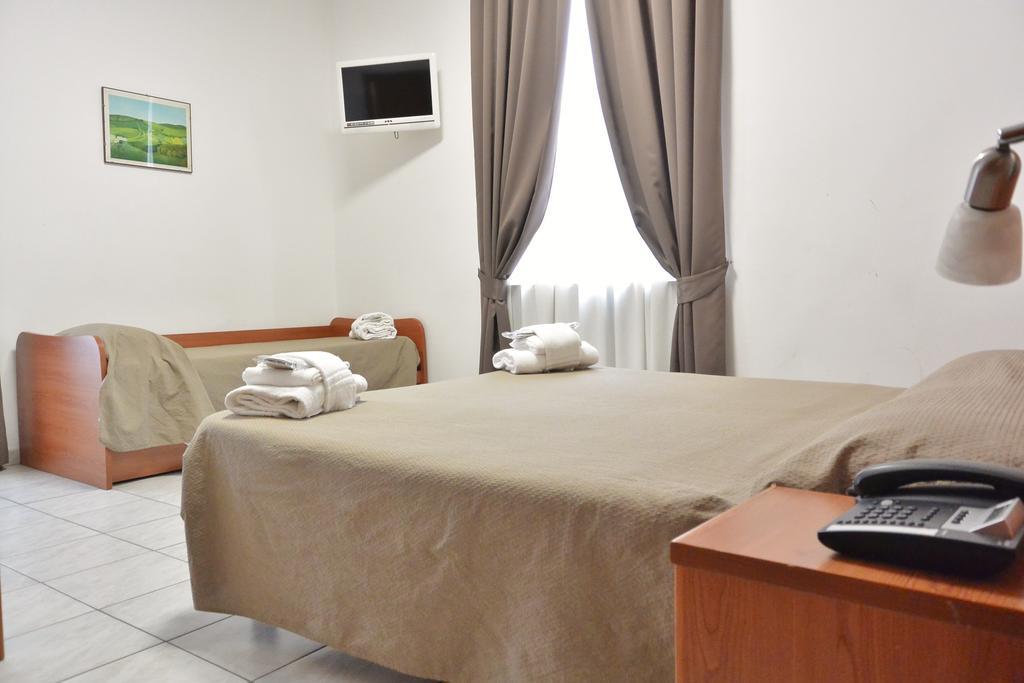 Hotel Trentina Milan Bagian luar foto