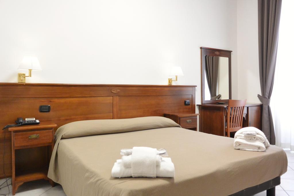 Hotel Trentina Milan Bagian luar foto